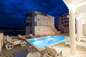 Гостиница Apartments Bridic  Трогир